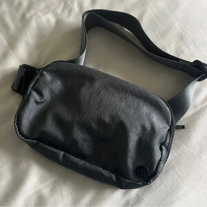 🧡 Lululemon OG 2018 Everywhere Belt Bag - Shiny Black